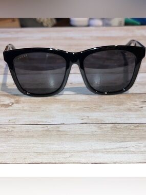 Gucci GG0057SK Classic Black Sunglasses good condition